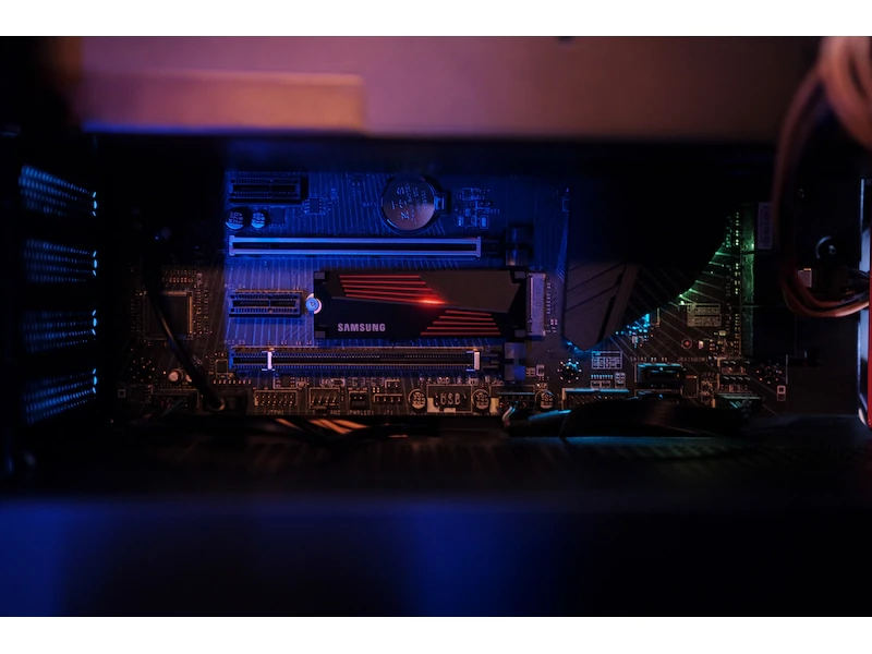 Samsung 990 PRO 4TB NVMe M.2 Internal SSD with Heatsink