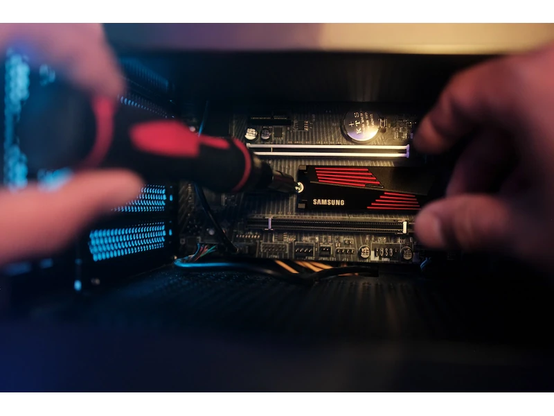 Samsung 990 PRO 4TB NVMe M.2 Internal SSD with Heatsink